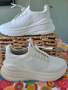 Clove Forte Women's Brilliant White Bungee Athletic Shoe Size 8